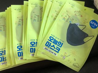 [심폐소생소] 오늘의마스크 KF94 소형 초등학생 어린이 마스크 — 5점을 준 리뷰어가 2021년 11월 올린 사용 사진