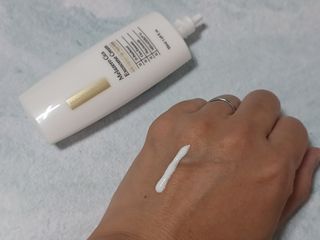 하이브리온 [쿠팡]멜라제로 시카엑소좀 크림 50ml PDRN 줄기세포 주름 미백기능성 피부과 병원입점, 1개, 50g — 5점을 준 리뷰어가 2025년 7월 올린 사용 사진