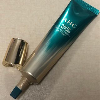 [NEW 탄력유턴 아이크림] AHC 유스 래스팅 리얼 아이크림 포 페이스 — 4점을 준 리뷰어가 2021년 2월 올린 사용 사진