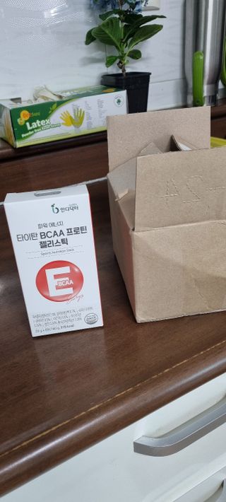 [인디닥터] 타이탄 BCAA 프로틴 젤리스틱 — 3점을 준 리뷰어가 2022년 5월 올린 사용 사진