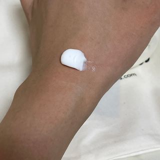 [위켄더스] 끈적임 없이 수분감을 채워주는 핸드& 바디로션 1종 랜덤발송 — 리뷰어가 2022년 5월 올린 사용 사진