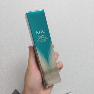 [NEW 탄력유턴 아이크림] AHC 유스 래스팅 리얼 아이크림 포 페이스 — 5점을 준 리뷰어가 2021년 2월 올린 사용 사진