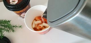 유비쿡 컵떡볶이 매운컵떡볶이2개/ 짜장컵떡볶이 2개  총 4개세트 — 5점을 준 리뷰어가 2021년 6월 올린 사용 사진