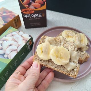 짜먹는 이지견과 짜먹는 이지아몬드, 짜먹는 이지허니피넛, 짜먹는 이지캐슈넛 각 10g X  10포 — 5점을 준 리뷰어가 2021년 3월 올린 사용 사진