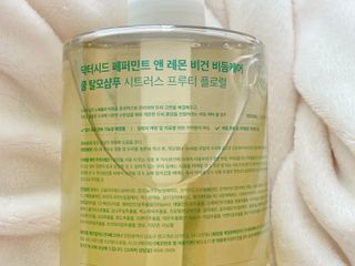 닥터시드 페퍼민트 앤 레몬 비건 비듬케어 쿨 탈모 샴푸 (1000ml) — 5점을 준 리뷰어가 2023년 7월 올린 사용 사진