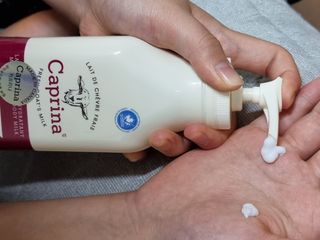 카프리나 산양밀크 모이스춰라이징 바디로션 350ml(오리지널향) — 5점을 준 리뷰어가 2023년 4월 올린 사용 사진