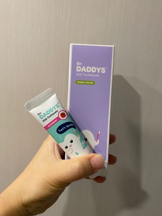 닥터데디스 안심저불소 키즈치약 (라즈베리, 청포도향 중 택 1) 60g +  여행용 미니 치약 15g — 5점을 준 리뷰어가 2022년 8월 올린 사용 사진