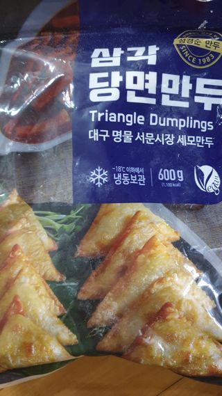 (주)성경순만두 곤약만두.콘치즈만두,삼각당면만두,당면 야끼만두,대구전통 납작만두,떡뽁이 매콤소스,달콤소스 — 5점을 준 리뷰어가 2023년 4월 올린 사용 사진