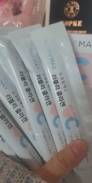 뉴트립맥스(NUTRIPMAX) 뉴트립맥스 러블리 콜라겐 — 5점을 준 리뷰어가 2021년 12월 올린 사용 사진
