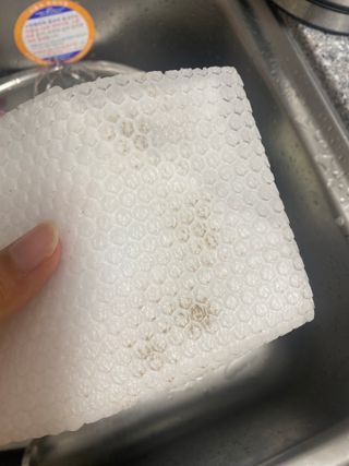 부직포나라 중금속유해물질ZERO 뜯어쓰는 주방 일회용수세미 60매 2매 — 5점을 준 리뷰어가 2022년 10월 올린 사용 사진