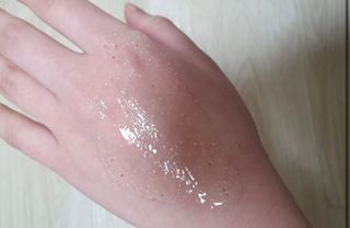 벨먼 내추럴스파 수분광채 스크럽 바디워시 600ml 5종 — 4.5점을 준 리뷰어가 2022년 5월 올린 사용 사진