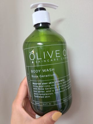 올리브 오일 스킨케어 컴퍼니 [OOSC] 향기로운 보습 로즈 제라늄 바디워시 500ml — 5점을 준 리뷰어가 2021년 5월 올린 사용 사진