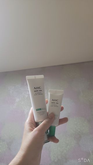 [AHC] 세이프온 에센스 선크림 올리브영 스페셜 증정 기획세트 — 5점을 준 리뷰어가 2022년 6월 올린 사용 사진