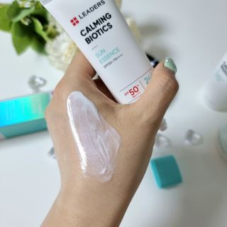 리더스코스메틱 리더스 카밍 바이오틱스 선 에센스 SPF 50+ PA++++ — 5점을 준 리뷰어가 2022년 7월 올린 사용 사진