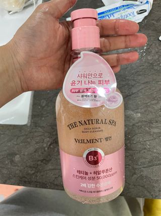 벨먼 내추럴스파 수분광채 스크럽 바디워시 600ml 5종 — 5점을 준 리뷰어가 2022년 5월 올린 사용 사진