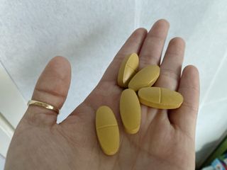 Swisse 스위스 고함량 밀크씨슬 35,000mg 60정 — 5점을 준 리뷰어가 2021년 11월 올린 사용 사진
