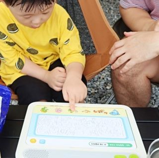 크레타탭 차세대 사고력 유아수학 학습기 페이퍼 태블릿 — 5점을 준 리뷰어가 2023년 9월 올린 사용 사진