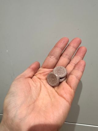 쿠팡 [아임고트] 뉴질랜드 산양유 프로바이오틱스 츄어블 코코아맛 — 5점을 준 리뷰어가 2025년 3월 올린 사용 사진