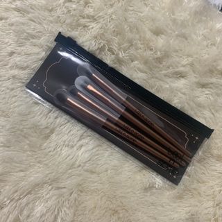 툴앤썸 로즈골드 에디션 아이 메이크업 브러쉬 4종+툴앤썸 어썸 블랙 멜로우 블렌딩 스펀지 — 5점을 준 리뷰어가 2021년 2월 올린 사용 사진