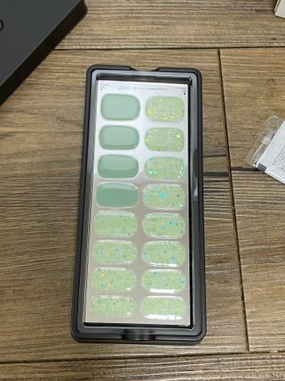 데싱디바 글레이즈 젤네일 스노쿨링 네일_5종 중 택 1 — 4점을 준 리뷰어가 2021년 8월 올린 사용 사진