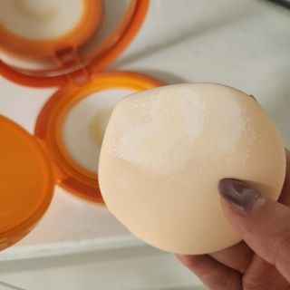 광동생활건강 MF[광동] 비타500✨주름개선·미백·SPF50+🌞퍼펙트쉴드 빅 선쿠션 본품 — 5점을 준 리뷰어가 2024년 5월 올린 사용 사진
