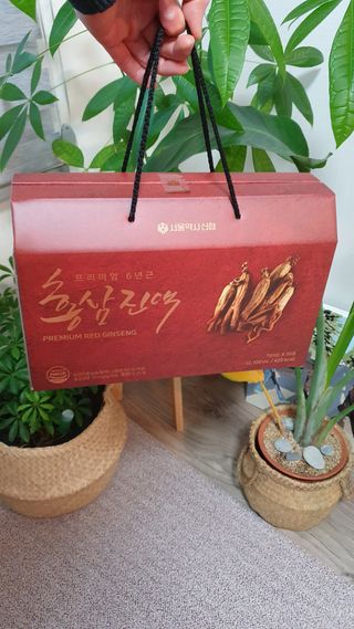 서울약사신협_프리미엄 6년근 홍삼진액_70mlx30포 — 5점을 준 리뷰어가 2021년 3월 올린 사용 사진