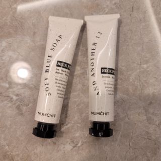 멈칫(MUMCHIT) 넥퍼퓸 NECKPERFUME 2가지 향 — 5점을 준 리뷰어가 2021년 11월 올린 사용 사진