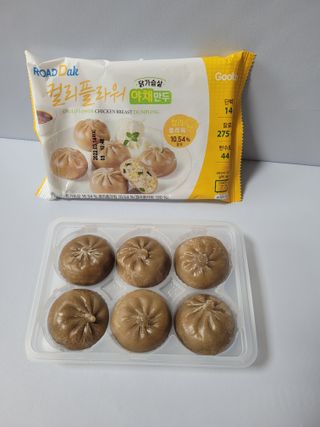 로드몰 [굽네] 컬리플라워 닭가슴살 만두 2종 6팩 — 4점을 준 리뷰어가 2021년 10월 올린 사용 사진