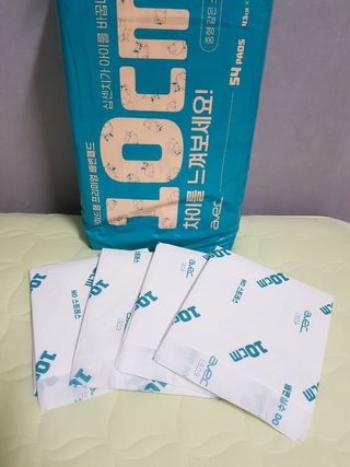 아베크 펫 와이드 프리미엄 대형 애견 강아지 배변 패드 30매 1팩 80g — 5점을 준 리뷰어가 2021년 7월 올린 사용 사진