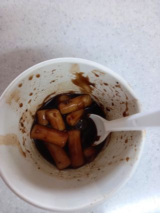 유비쿡 컵떡볶이 매운컵떡볶이2개/ 짜장컵떡볶이 2개  총 4개세트 — 4.5점을 준 리뷰어가 2021년 6월 올린 사용 사진