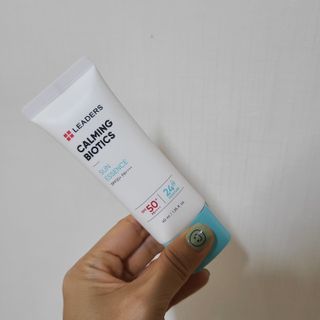 리더스코스메틱 리더스 카밍 바이오틱스 선 에센스 SPF 50+ PA++++ — 5점을 준 리뷰어가 2022년 7월 올린 사용 사진