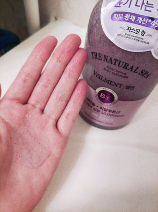 벨먼 내추럴스파 수분광채 스크럽 바디워시 600ml 5종 — 5점을 준 리뷰어가 2022년 5월 올린 사용 사진