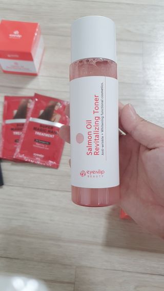 아이앤립 / EYENLIP 아이앤립 연어오일 리바이탈라이징 토너+앰플+크림 3종 세트 — 5점을 준 리뷰어가 2021년 6월 올린 사용 사진