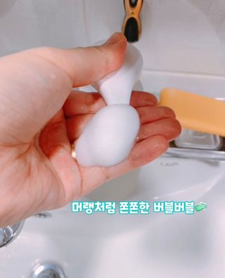 아미퓨어 [라이브] 피부장벽 강화를 위한 머랭 버블 클렌저 천연계면활성제로 온가족 사용가능 — 5점을 준 리뷰어가 2021년 6월 올린 사용 사진