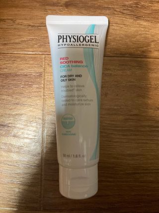 피지오겔 레드수딩 시카밸런스 크림 50ml — 4.5점을 준 리뷰어가 2022년 4월 올린 사용 사진