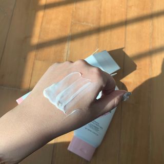 위시스 프리미엄 글루타치온  화이트닝 바디로션 — 5점을 준 리뷰어가 2023년 1월 올린 사용 사진