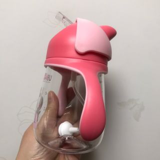 유비맘 트라이탄 코니빨대컵_컬러 랜덤 발송 — 4점을 준 리뷰어가 2021년 3월 올린 사용 사진