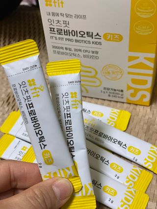 잇츠핏 프로바이오틱스 키즈 유산균 — 5점을 준 리뷰어가 2021년 3월 올린 사용 사진
