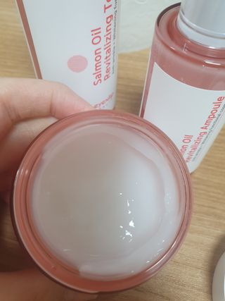 아이앤립 / EYENLIP 아이앤립 연어오일 리바이탈라이징 토너+앰플+크림 3종 세트 — 3점을 준 리뷰어가 2021년 5월 올린 사용 사진