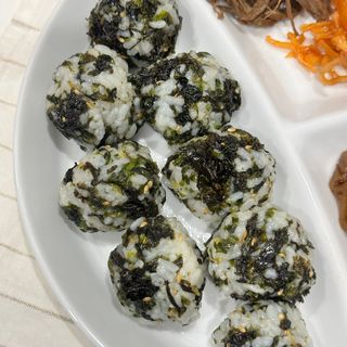 하나마이 [마마쿡] 전 청와대 천상현 셰프의 밑반찬  5종세트(소고기 장조림+연근조림+진미채+간장김자반+새우김자반) — 5점을 준 리뷰어가 2023년 4월 올린 사용 사진