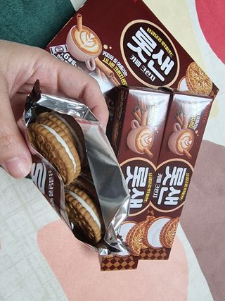롯데제과 롯샌 카페크런치 — 4점을 준 리뷰어가 2021년 10월 올린 사용 사진