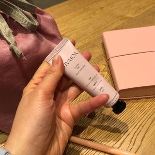 러브모아 향수 고체향수 승무원 고체향수 바르는 향수 니치향수 도손 우드세이지 앤 씨솔트 — 5점을 준 리뷰어가 2022년 12월 올린 사용 사진
