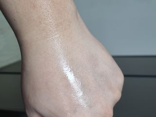 [나플라워]  여드름/민감한 피부를 위한 진정 솔루션 카밍 세럼 — 5점을 준 리뷰어가 2023년 12월 올린 사용 사진