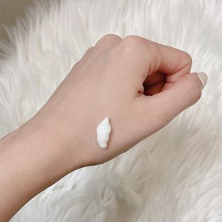 [휴랑] 오미자 2,000알로 피부 생기를 채워주는 밸런싱 크림 — 5점을 준 리뷰어가 2021년 11월 올린 사용 사진