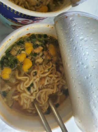 NISSIN 닛신 컵누들  4종 - 씨푸드오리지날, 씨푸드 스파이시, 씨푸드 커리, 씨푸드 XO소스 — 5점을 준 리뷰어가 2022년 5월 올린 사용 사진