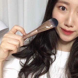 [툴앤썸] 라운드 파운데이션 브러시+사선 쉐딩 브러시+블렌딩 브러시 — 5점을 준 리뷰어가 2021년 6월 올린 사용 사진