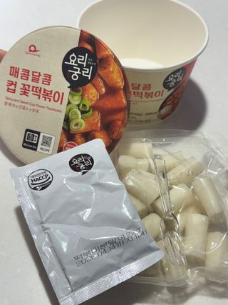 나우  [요리궁리] B타입 ( 매콤, 치즈, 매콤까르보 ) 꽃떡볶이 6개입 세트 — 4점을 준 리뷰어가 2025년 3월 올린 사용 사진