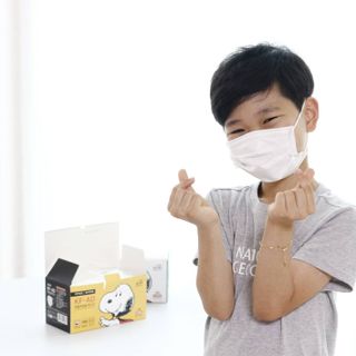 JHWORLD 스누피 마스크 정품 스누피 KF-AD 국내 비말차단 아동용 성인용 일회용 덴탈마스크 50매 — 5점을 준 리뷰어가 2021년 6월 올린 사용 사진
