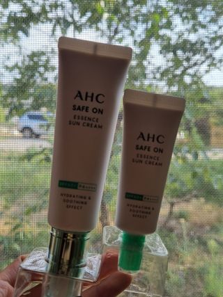 [AHC] 세이프온 에센스 선크림 올리브영 스페셜 증정 기획세트 — 4.5점을 준 리뷰어가 2022년 6월 올린 사용 사진