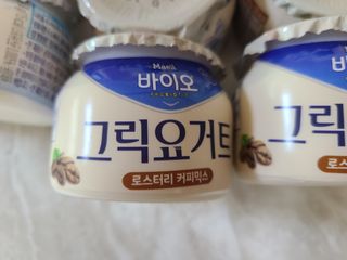 매일바이오 그릭요거트 오리지널 플레인 4개, 로스터리 커피믹스 4개 — 5점을 준 리뷰어가 2021년 12월 올린 사용 사진